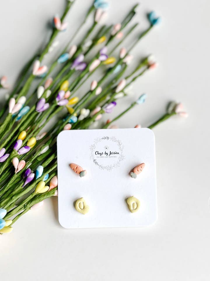 Poussins et carottes pour la vente par Clays By Jessica