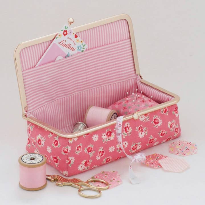Zakka Workshop - Wholesale Craft Sewing Kit - Kiss Clasp Sewing Box (#ZW2583)