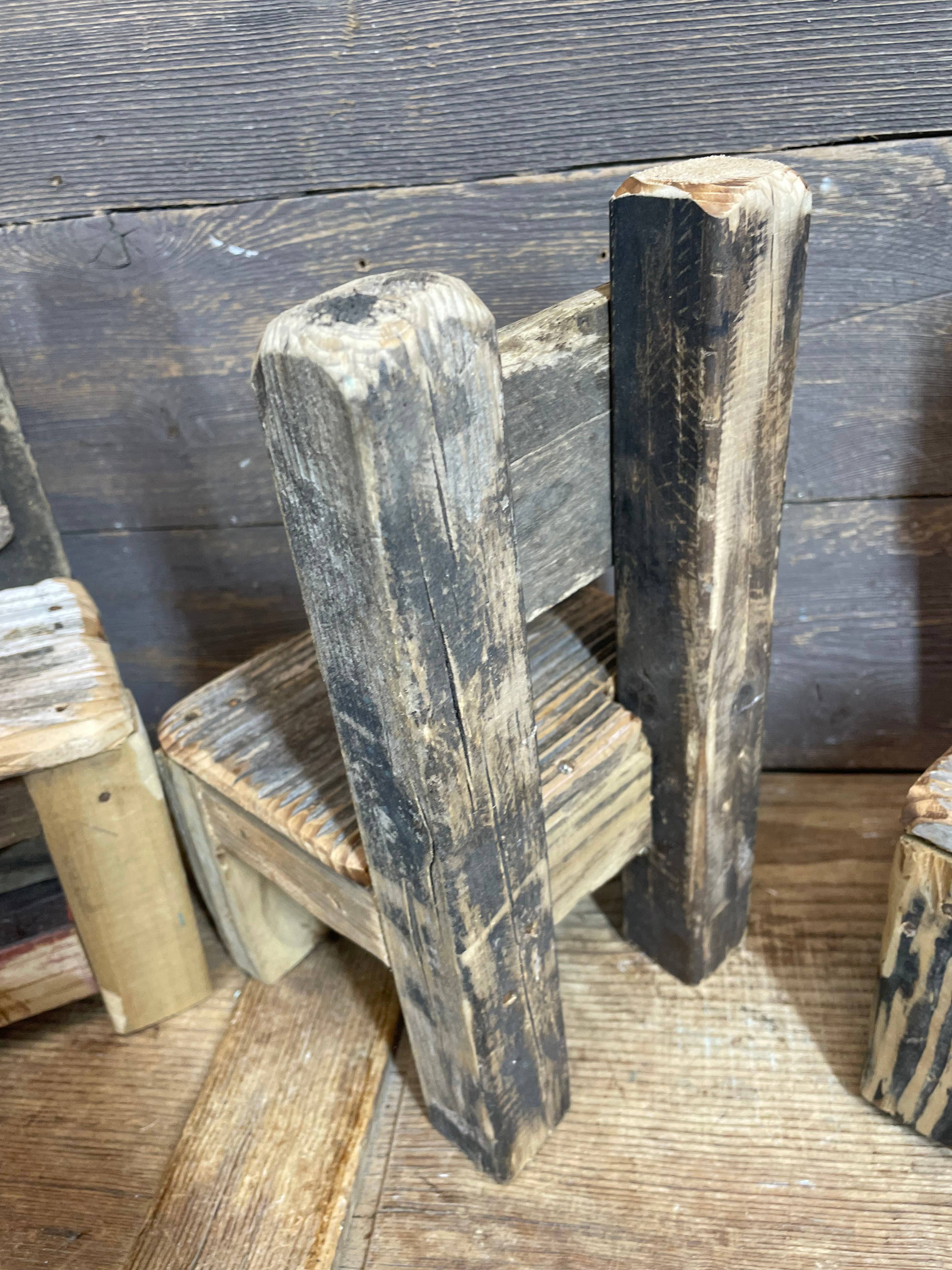 My Amigos Imports - Vente Chaises - Chaise en bois de cèdre ancien Lula - 6Lx6Px11H pouces - NEUF4