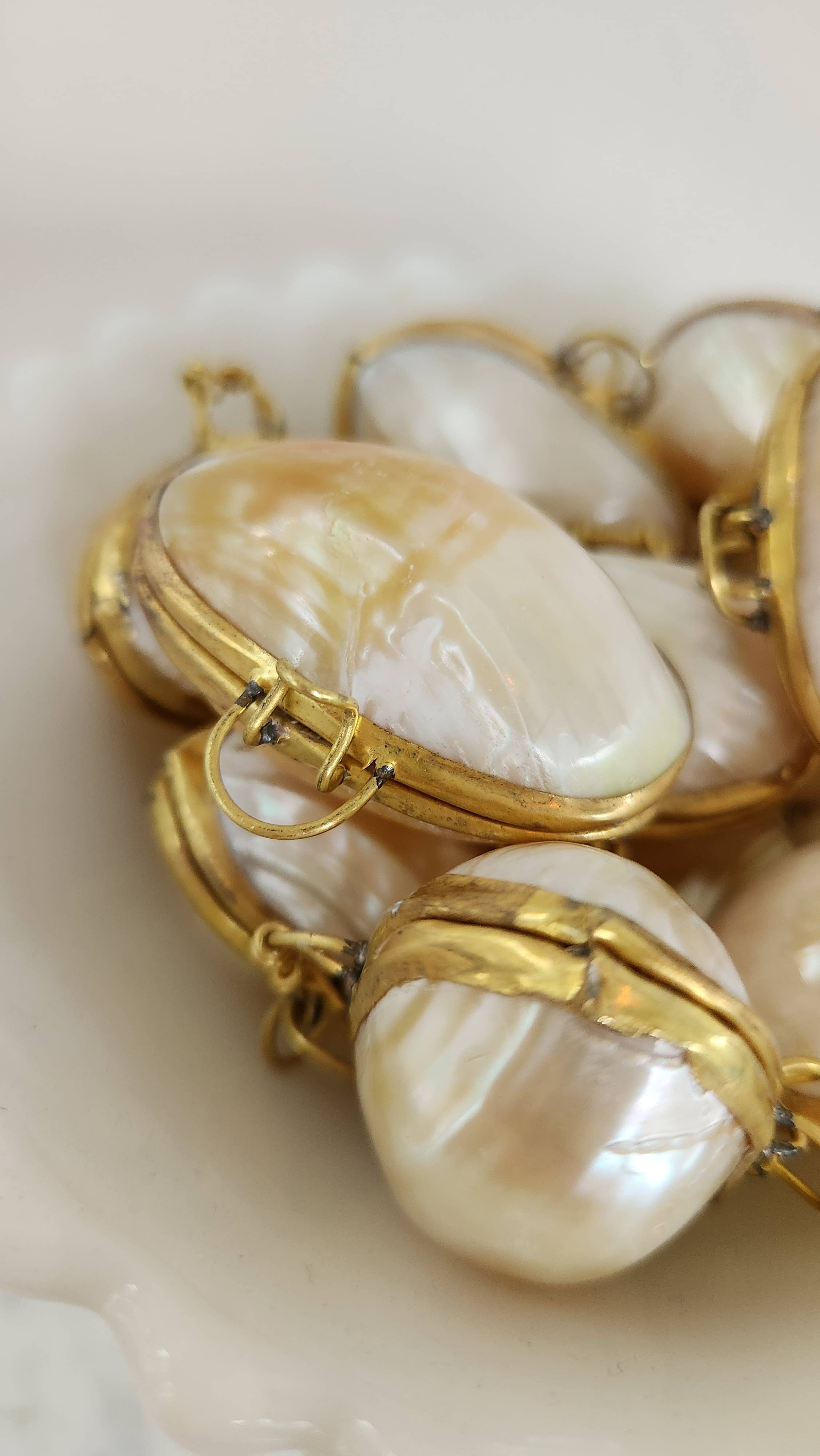 White Tulip Boutique - Wholesale Decorative Box - Mini Gold Mother of Pearl Trinket Pill Box, Coin Purse6