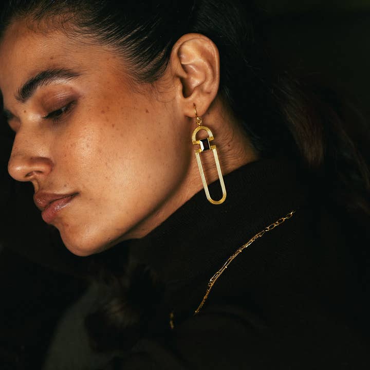 Otämjd Tron för wholesale av Ekadori