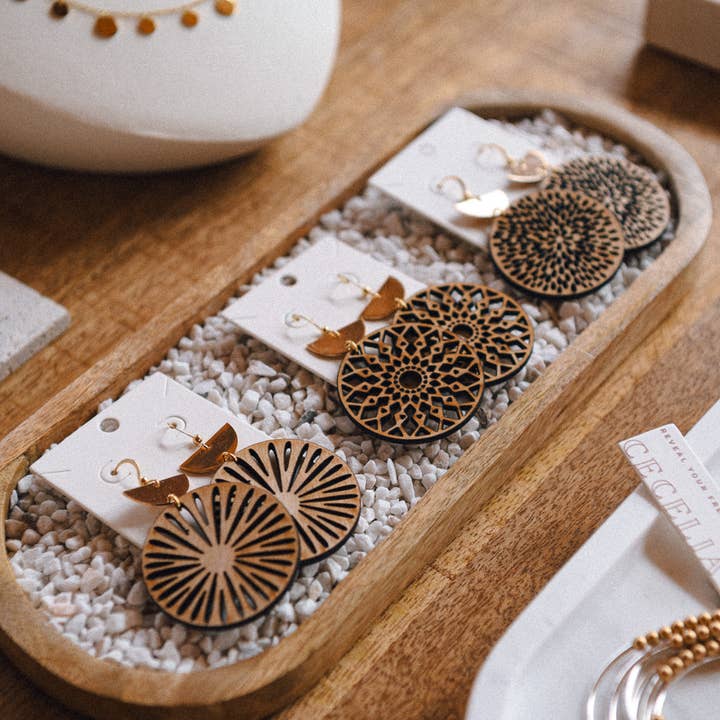 Cecelia Designs Jewelry - Wholesale Jewelry Stand & Display - Wooden Jewelry Display Tray with White Onyx Pebble