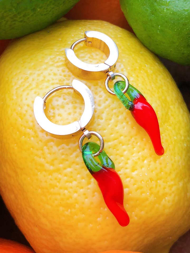 De oorbellen van Caliente voor wholesale door Reshelled Jewelry