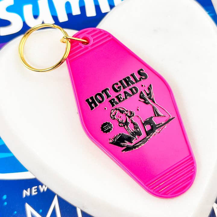 Heta tjejer läser motellnyckelring för wholesale av The Swoon Room