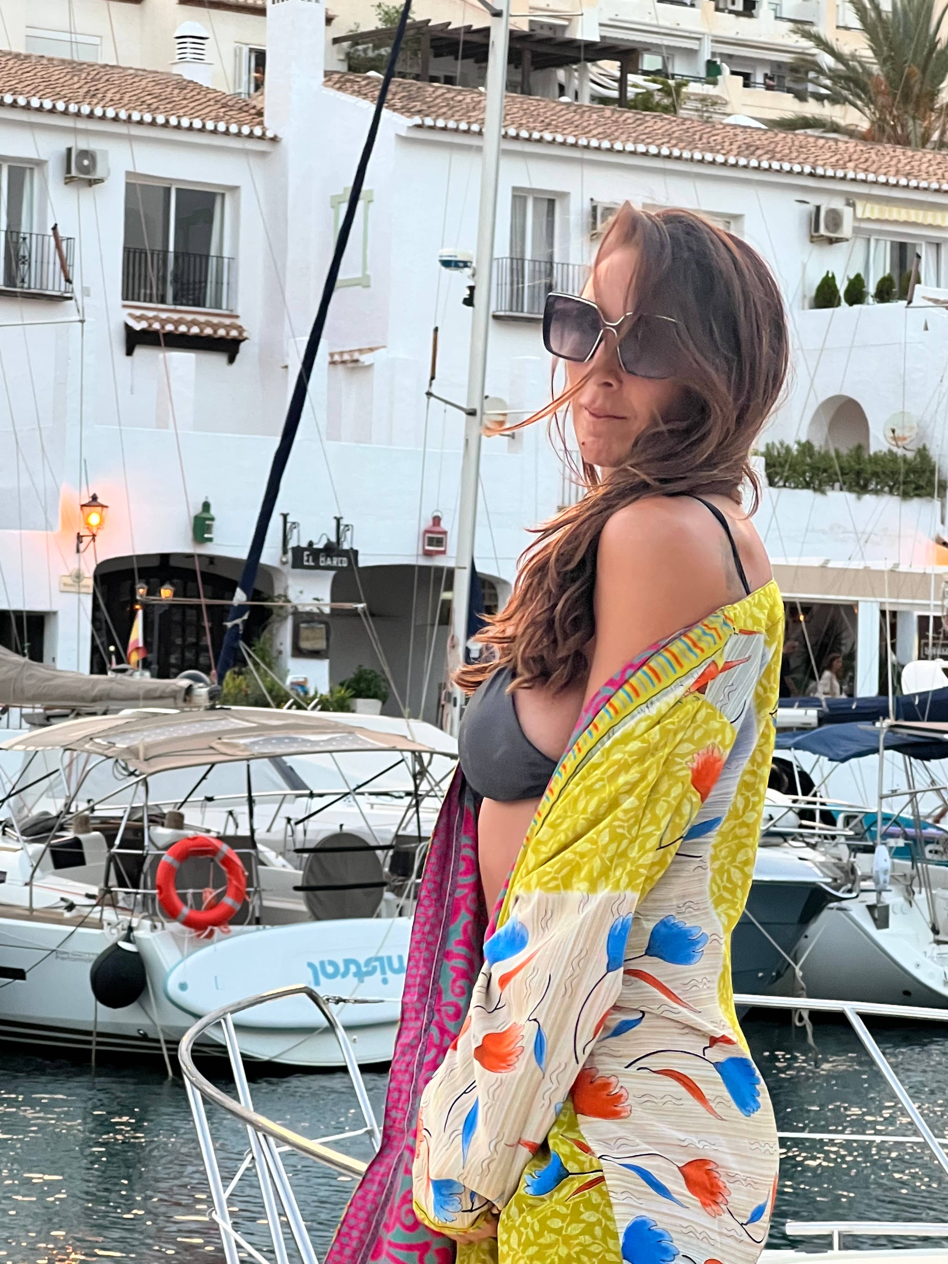 Kinomy - Wholesale Kimono - Women's - Reversible kimonos for women, 10 lengths-10 medium, Pack 203