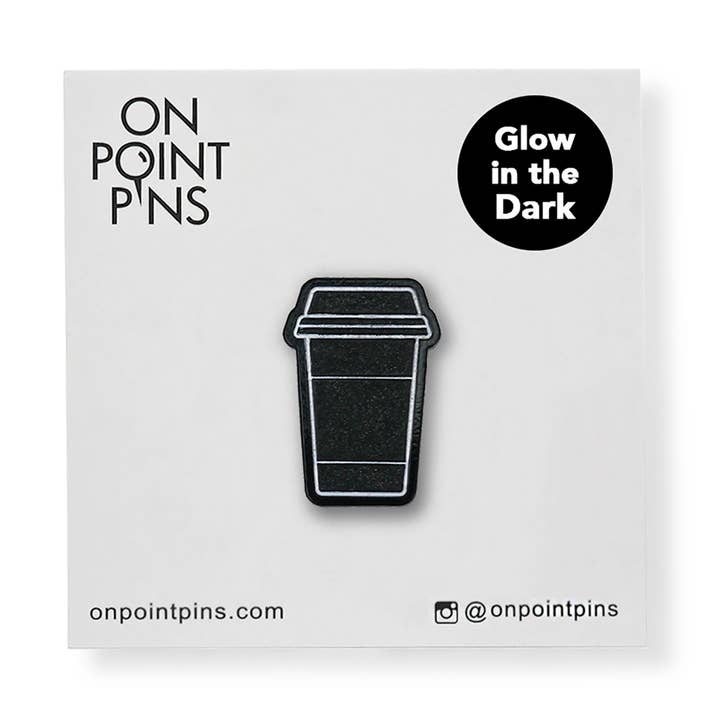 Minimalistisk kaffekoppstift (glöd i mörkret) för wholesale av On Point Pins
