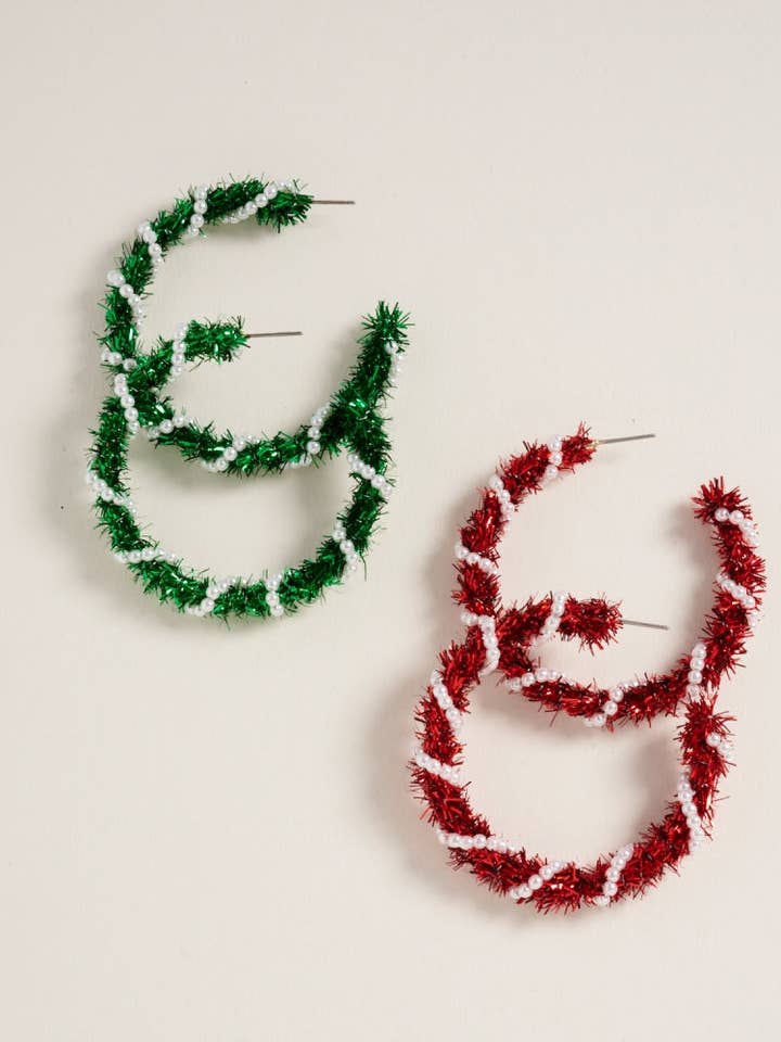 2-Zoll-Weihnachtskranz-Ohrringe mit Perlenreifen für den Großhandel von Designature New York