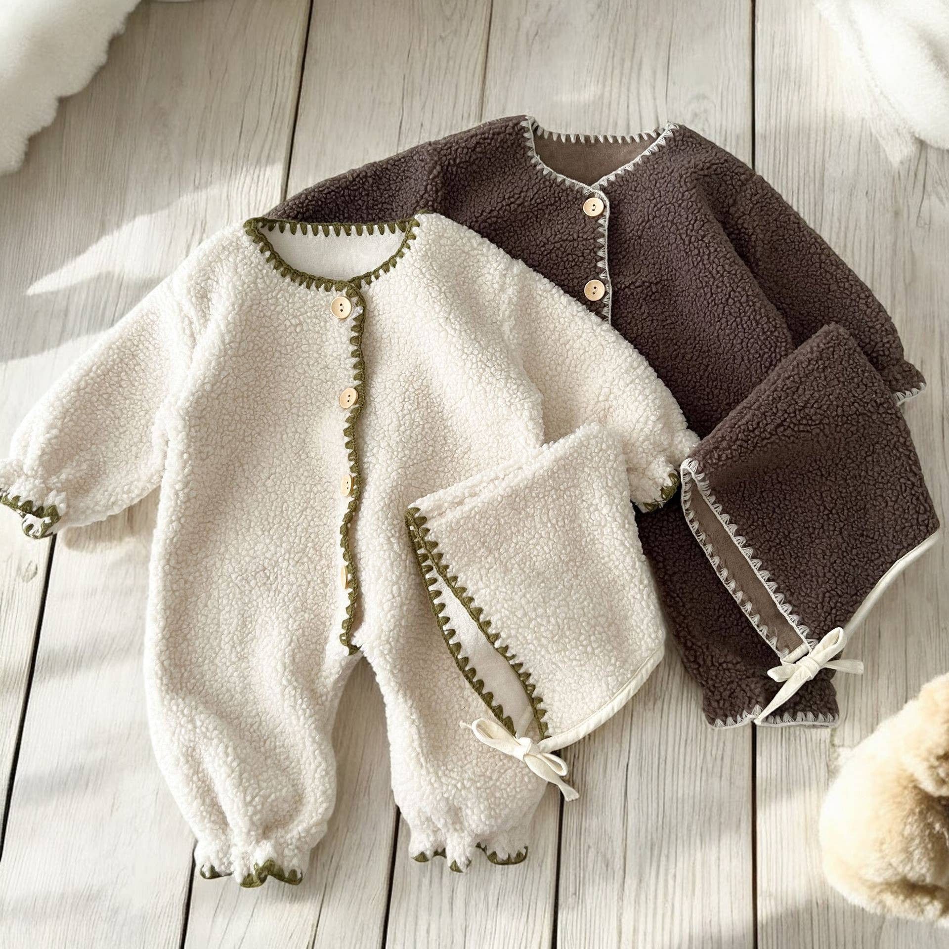 Annie & Charles – Engroshandel Flyverdragt – til børn – Annie & Charles® varm og blød heldragt til baby med hætte10