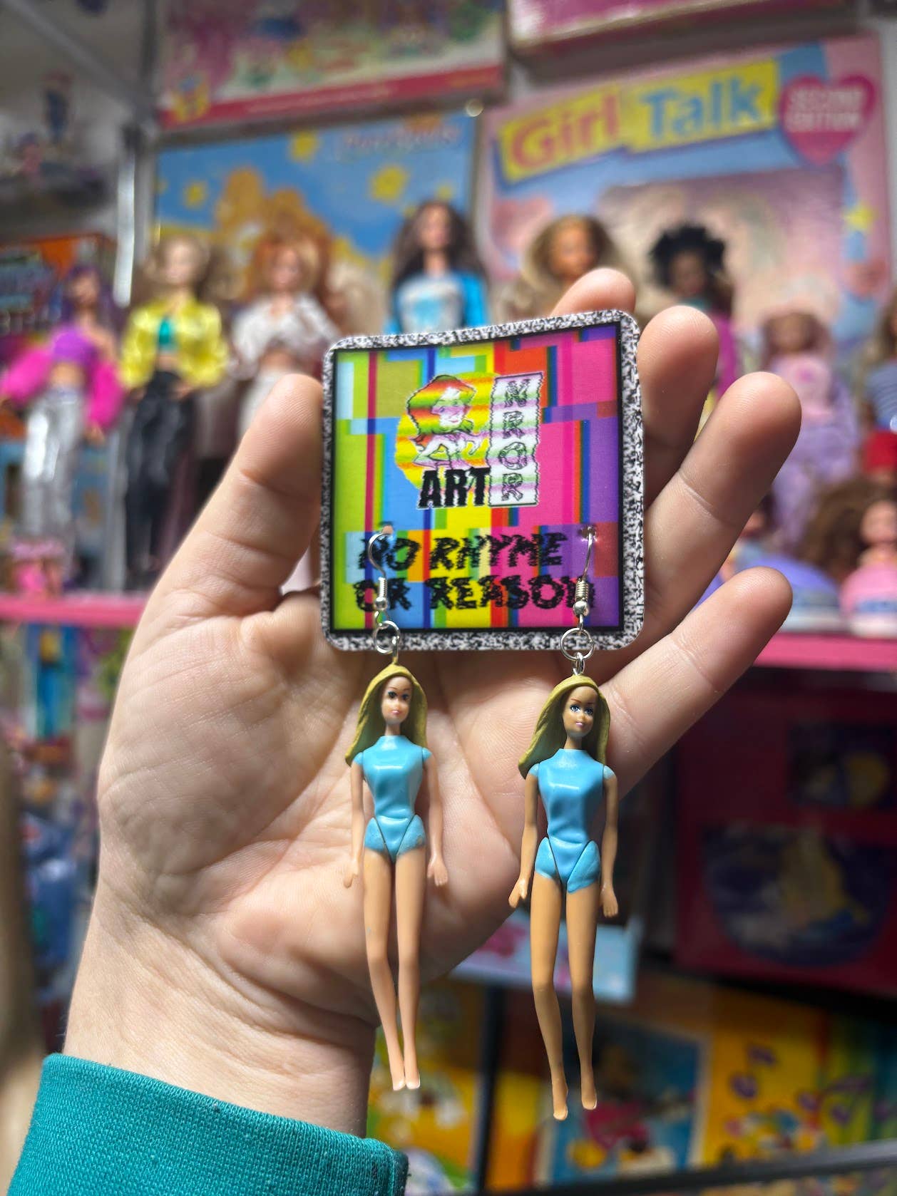 NO RHYME OR REASON ART – Brincos de argola por atacado – Brincos Malibu Barbie - Praia, Retro, Boneca Articulada1