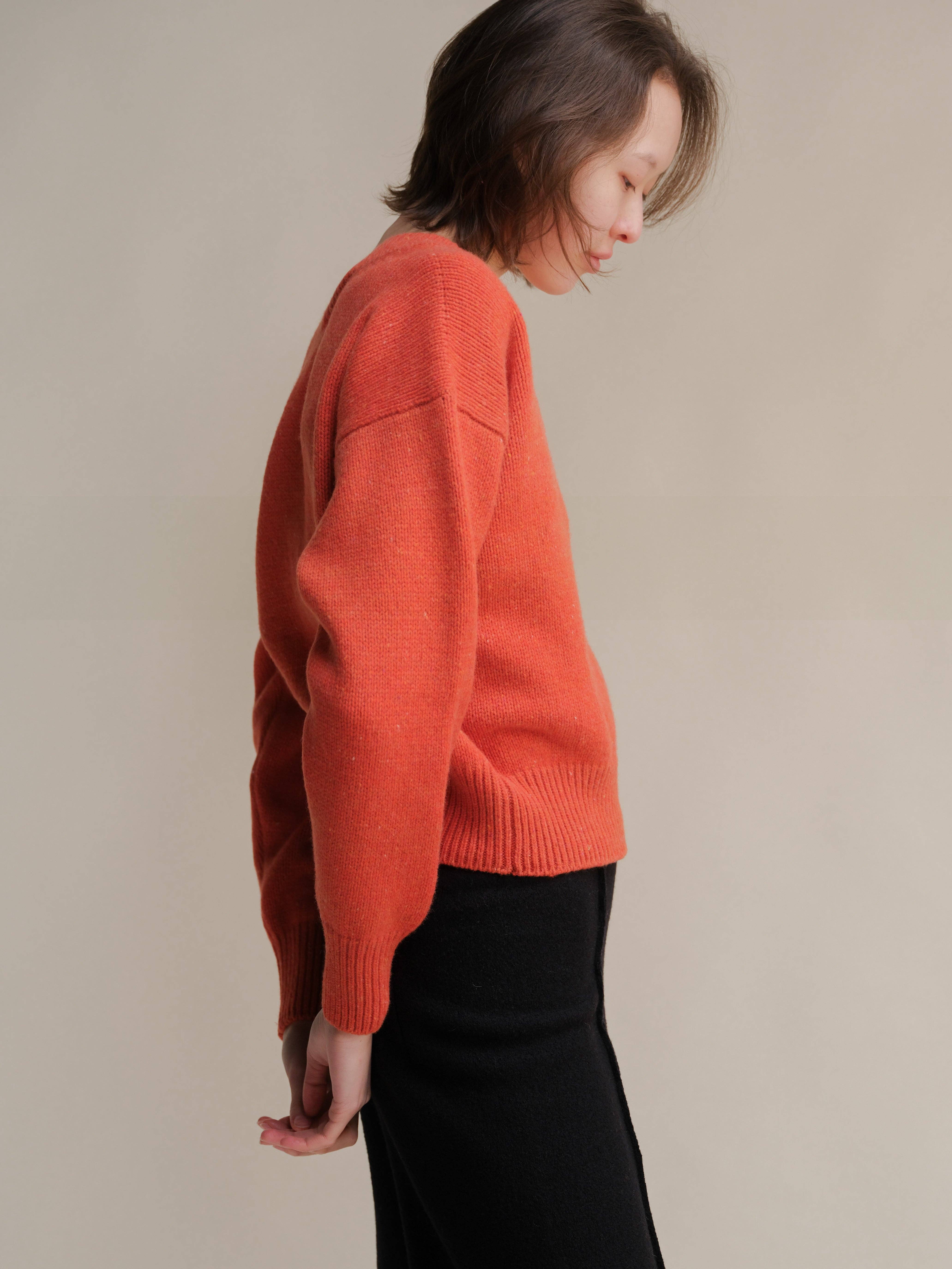 Lèmme – wholesale Knitted jumper – Women′s – Tweed Cropped Double V-Neck Sweater3