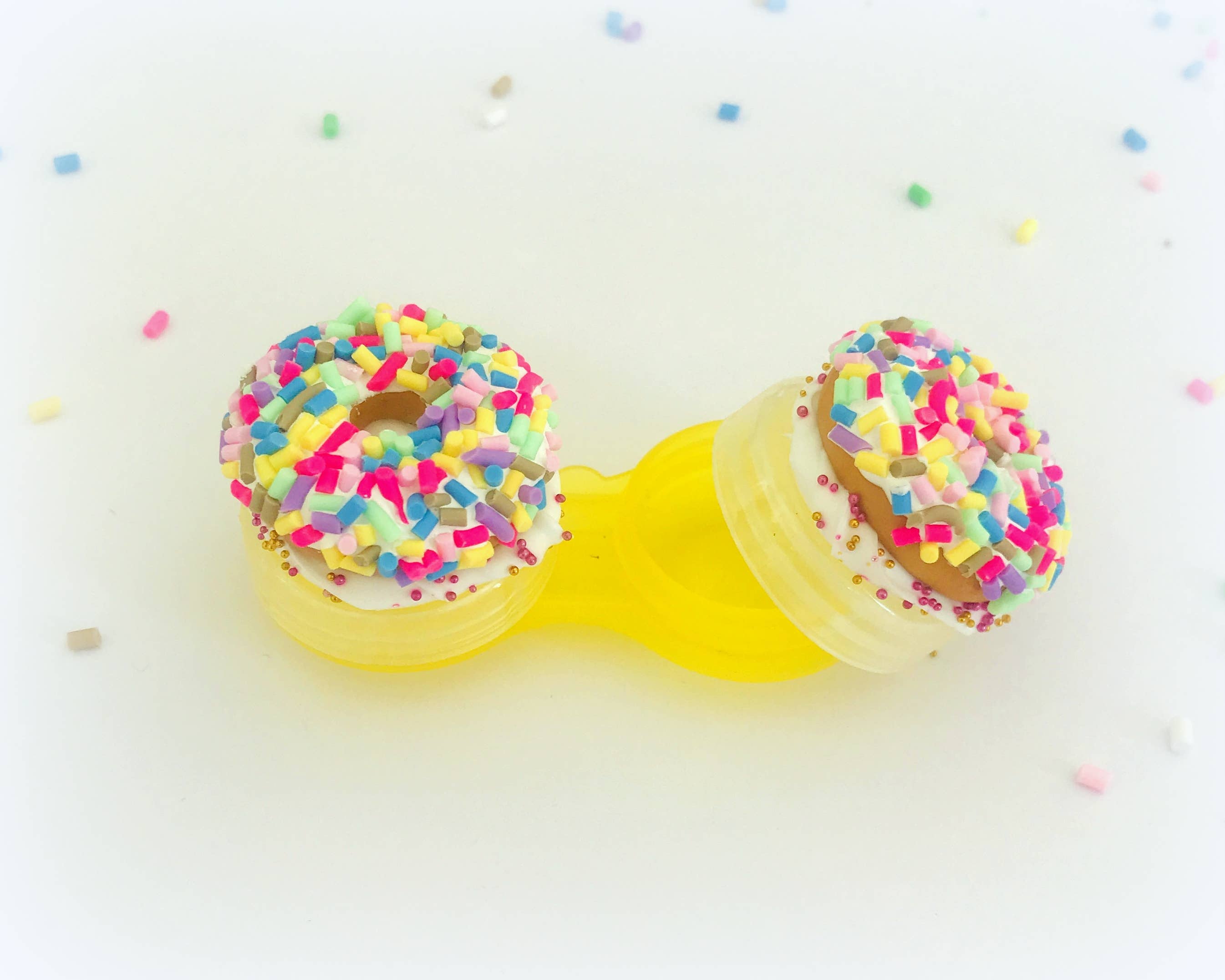 Sweets & Pearls – Großhandel Kontaktlinsenbehälter – Sprinkle Donut Kontaktlinsen Case Style 30