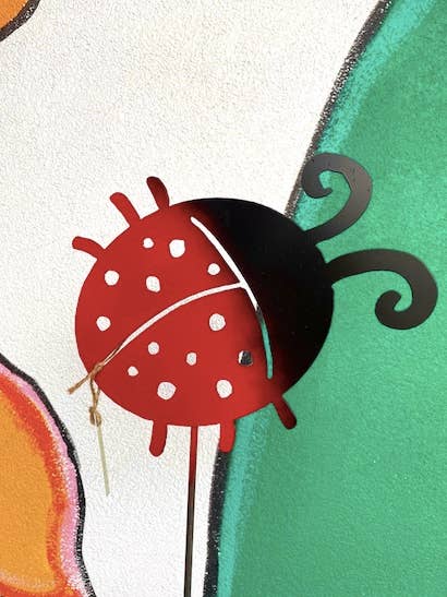 Mât Coccinelle pour la vente par Garden Deva Sculpture Co.