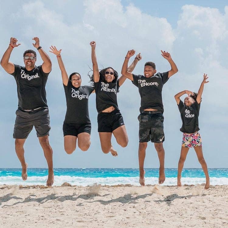 KaAn's Designs - Wholesale T-shirt met print - Uniseks - The Original The Remix The Encore® Family Matching Shirts - Zwart6