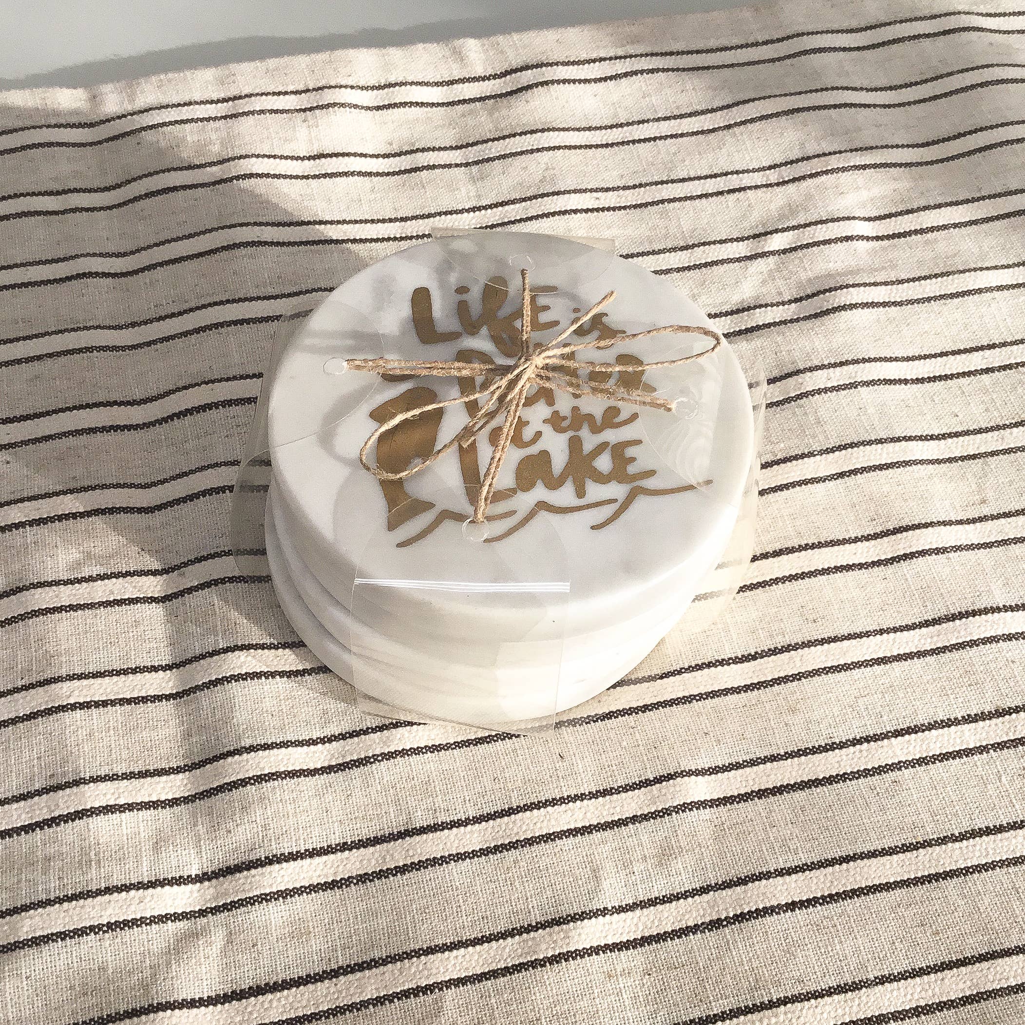 India Handicrafts Inc – Großhandel Untersetzer – Gold Lake Life Untersetzer aus Marmor, 4er-Set4