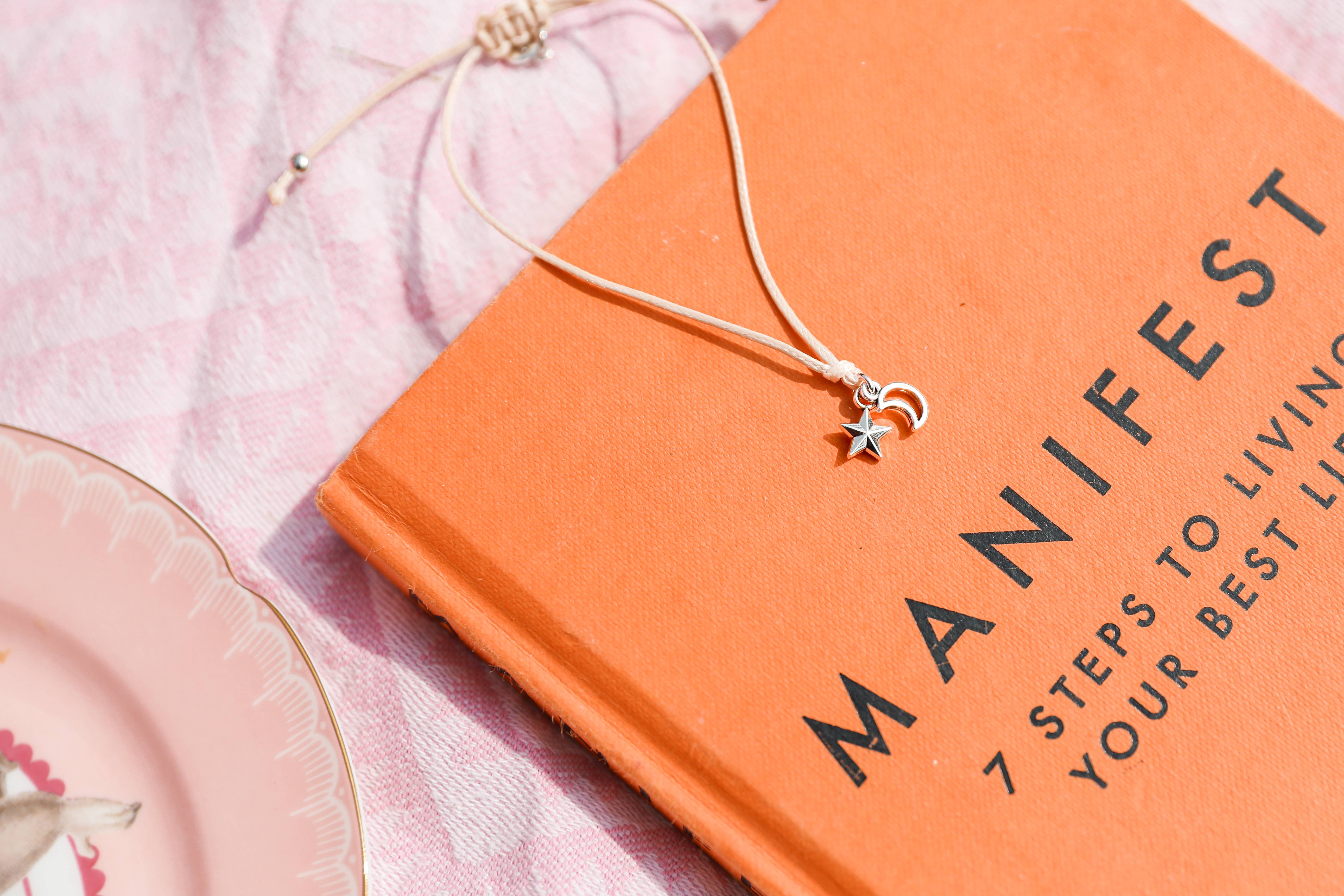 Letterbox Love Bracelets - Vente Bracelets à breloques/pendentifs - Bracelet Magie et Poussière d'Étoiles | Breloque Lune et Étoile3