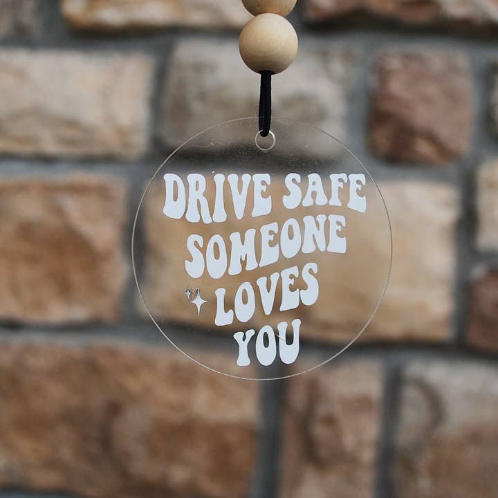 Breloque Drive Safe Someone Loves You pour la vente par Little Bitt’s Craftin’ Around Co., LLC