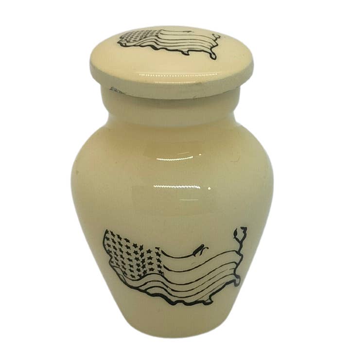 Plutus imports – wholesale Decorative box – Beige American Flag Keepsake Single in Velvet Box2