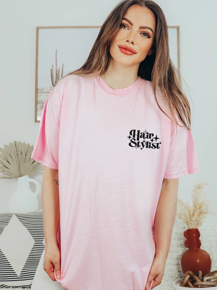 Hair Stylist Tee voor wholesale door Shop Alloe | Print & Media Co.