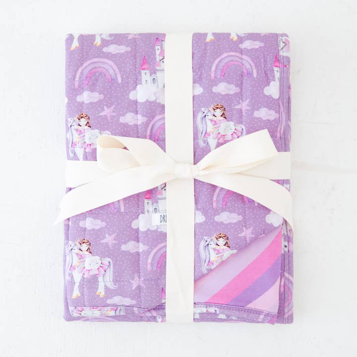 Couverture Mini Bambou Matelassée pour Enfants Chasing Fairytales pour la vente par Dreamiere