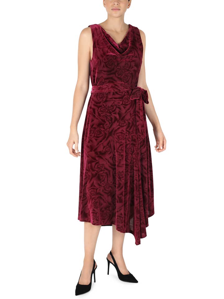 Vestido entallado y acampanado de terciopelo con cuello vuelto para venta al por mayor de Donna Ricco