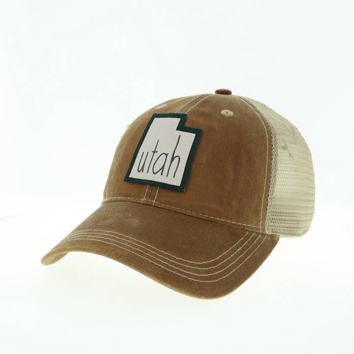 Casquette trucker en coton ciré Utah en marron foncé/kaki pour la vente par Aisling