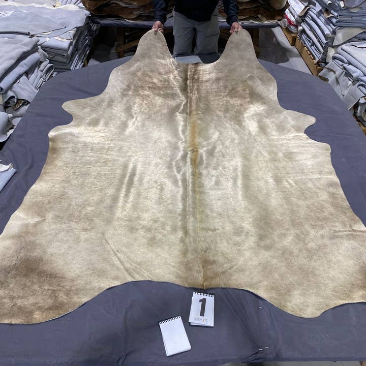 Cheveux sur Peau - CHAMPAGNE pour la vente par Qaswara Leather