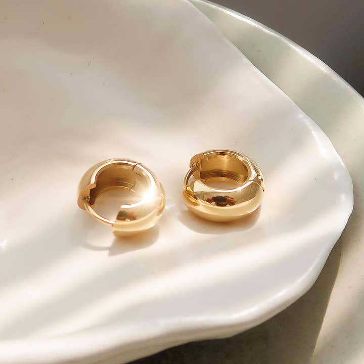 Flânerie by MAIQ - Wholesale Hoop Earrings - Blandine 18K Non-Tarnish Small Classic Hoop Earring