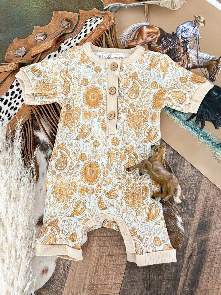 Peach Paisley Button Romper-vendita finale per la vendita all'ingrosso da parte di Arrow F Apparel