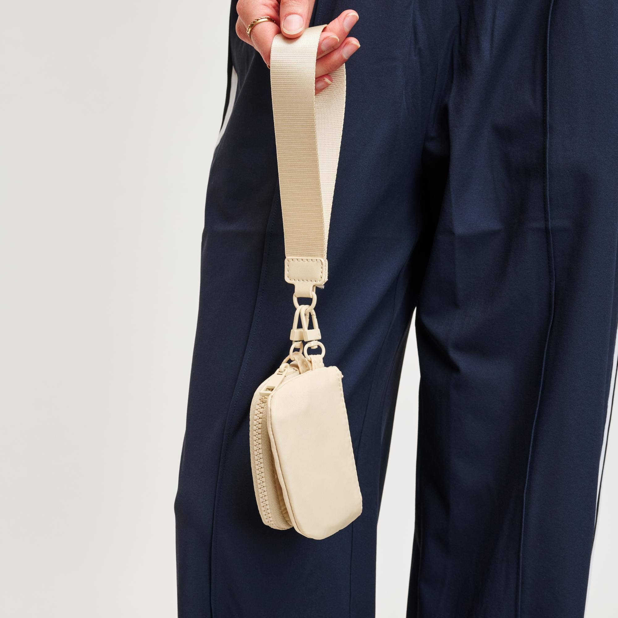 Urban Expressions - Wholesale Clutch Bag - Women's - Link & Carry Wristlet20