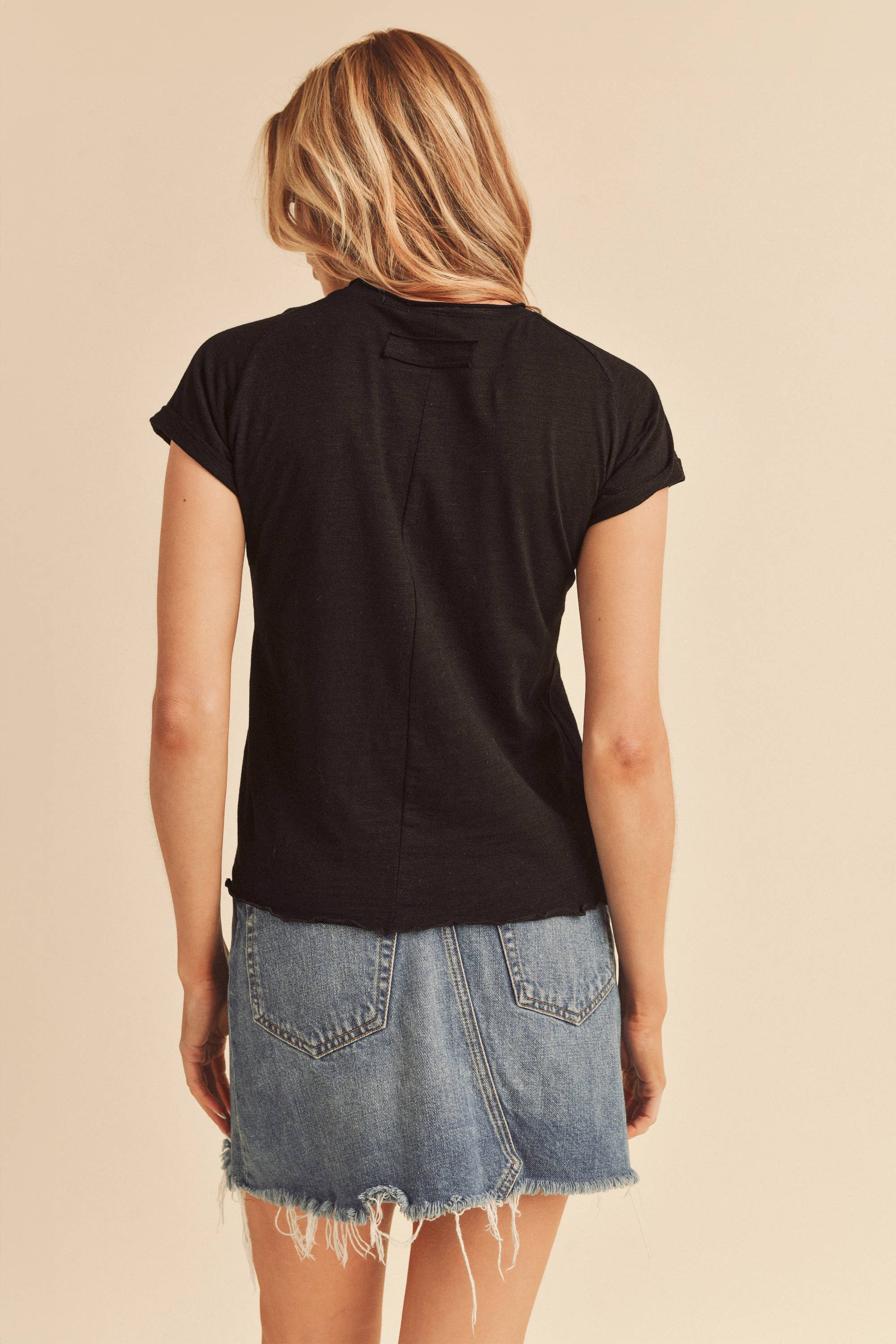 AEMI + CO - Wholesale T-Shirt - Women's - 8219BK Gwen Tee9