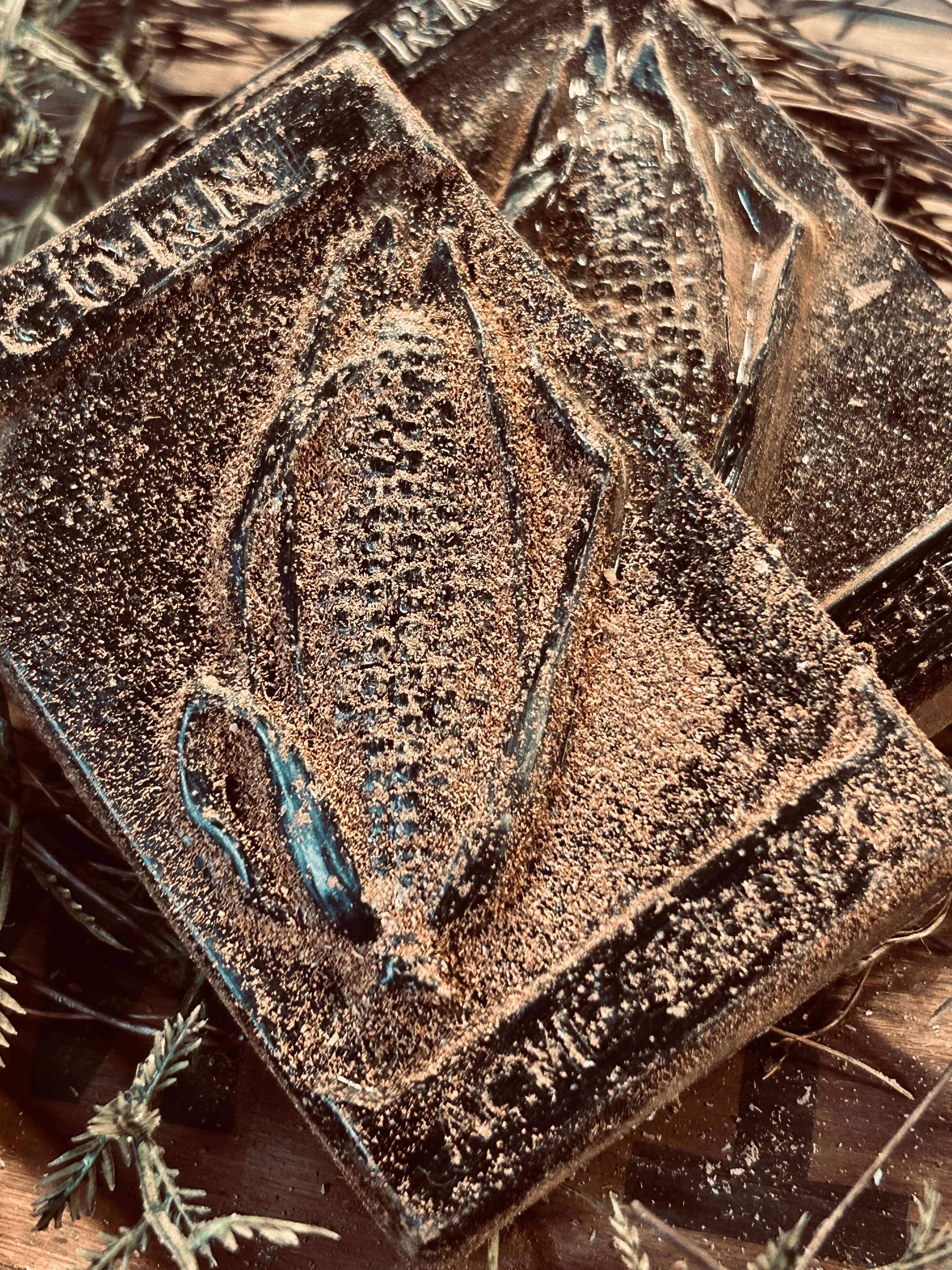 The Cranberry Cornstalk Co. – Großhandel Dekorative Platte/Teller/Schüssel – Primitive Corn Seed Packet Schüsselfüller5