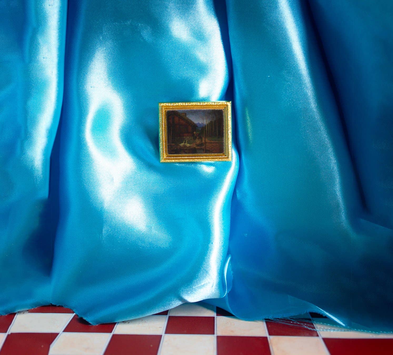 Mink - Wholesale Lapel Pin/Button - Cursed Painting from The Witches (lenticular pin)1