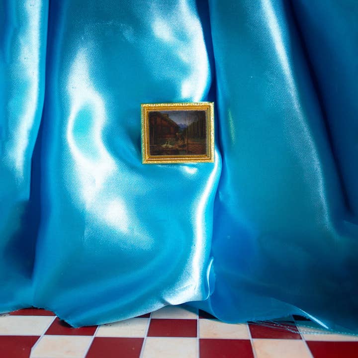 Mink - Wholesale Lapel Pin/Button - Cursed Painting from The Witches (lenticular pin)1