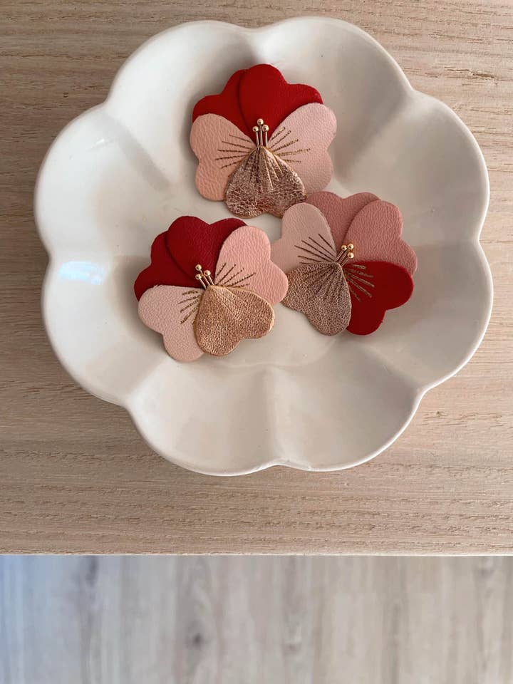 The thought of love – leather brooch for wholesale by du vent dans mes valises