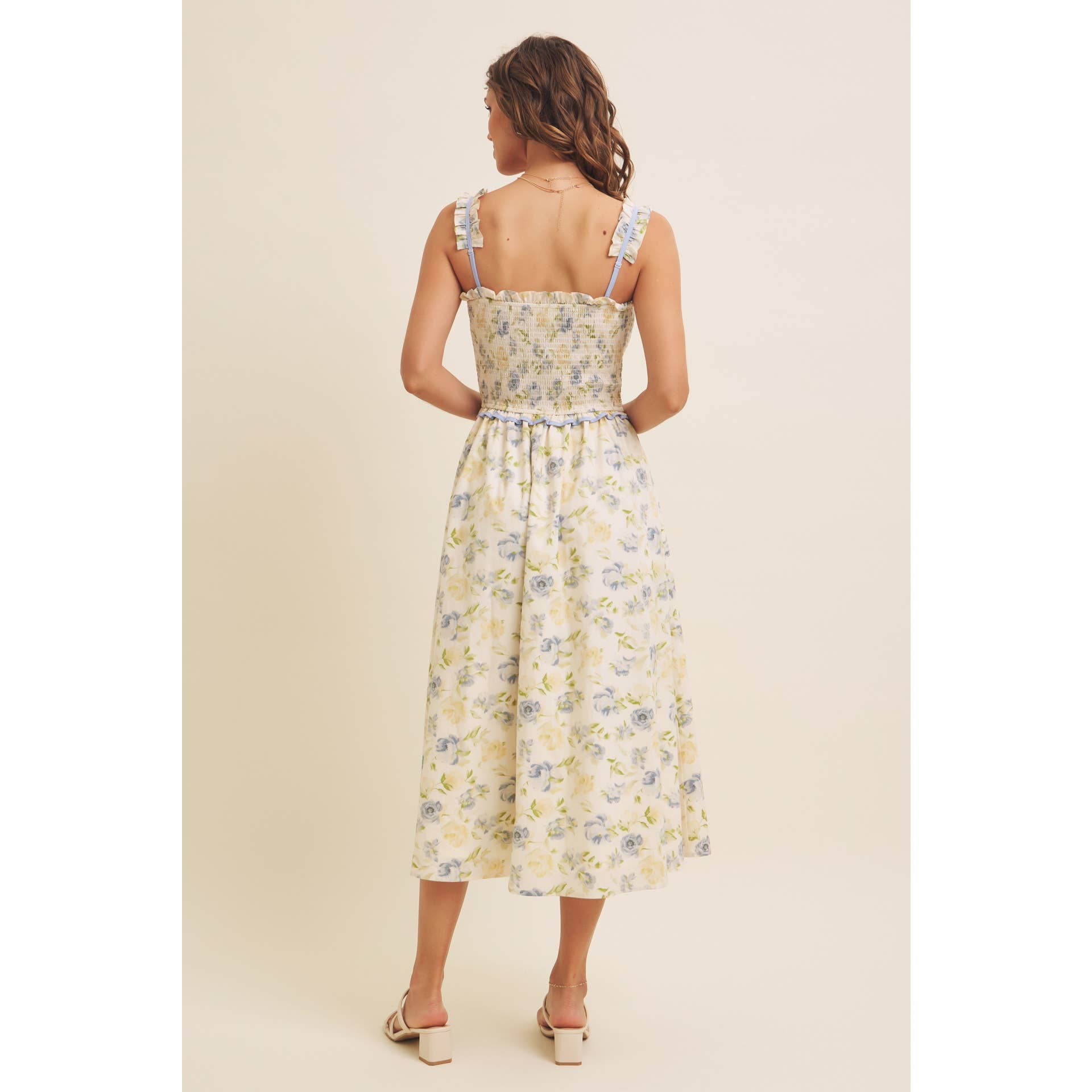 SMÖRKRÄM BLÅ Blommig midiklänning med smock och rosett för wholesale på Faire10