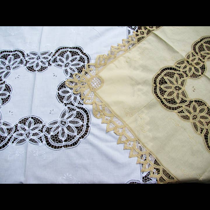 Tovaglia da tè vittoriana di lusso in pizzo batten satinato per la vendita all'ingrosso da parte di Eastern Sunrise Lace And Linens Inc.