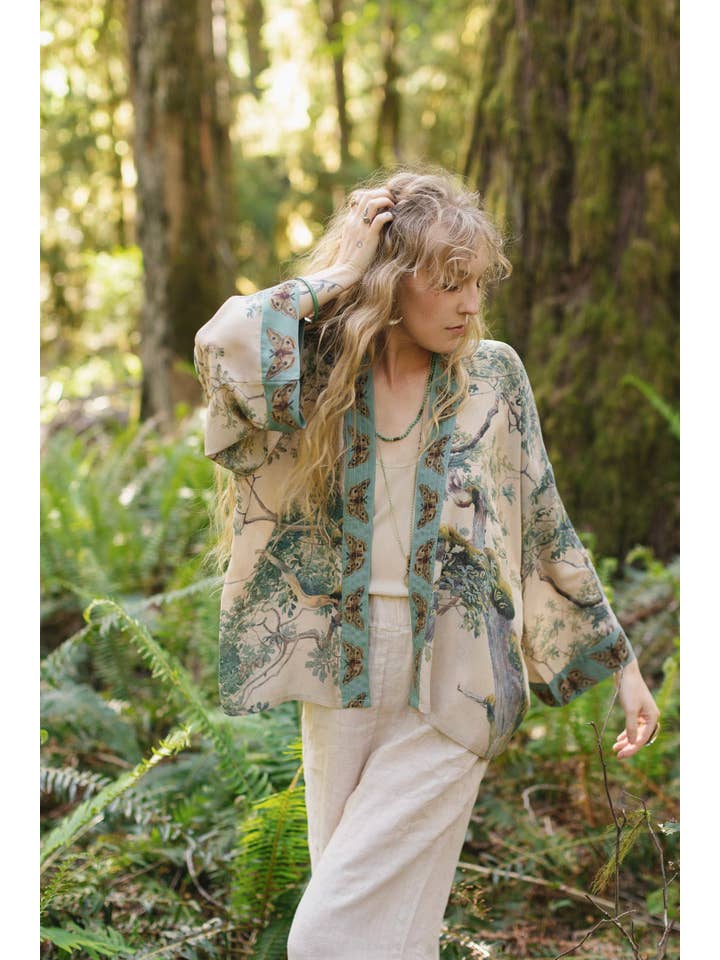 Market of Stars (Worldwide) - Wholesale Kimono - Dames - Aarde & Lucht Pixie Duster Verkorte Kimono met Bomen7