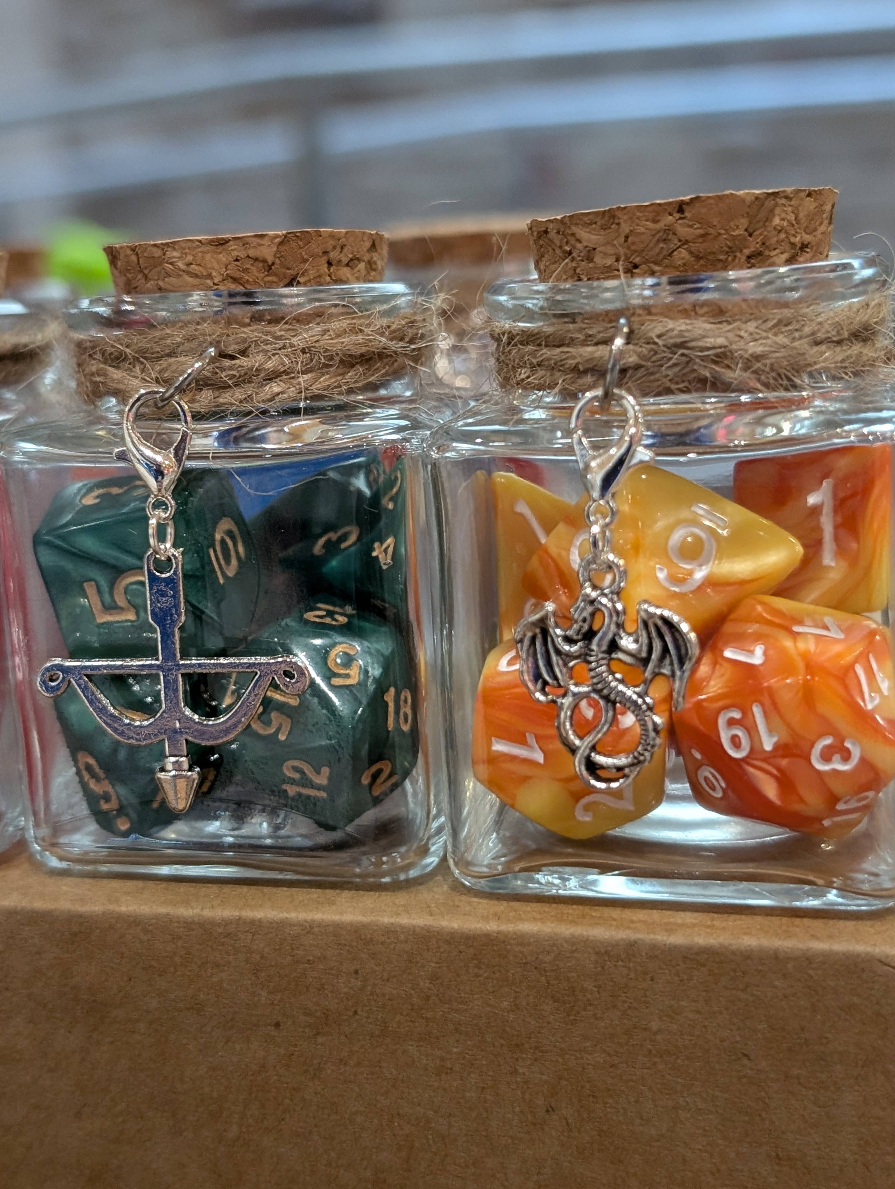 Con-Quest Crafts - Venta al por mayor Dado - Tarros de dados de hechizo con 7 dados D20 para TRPG22