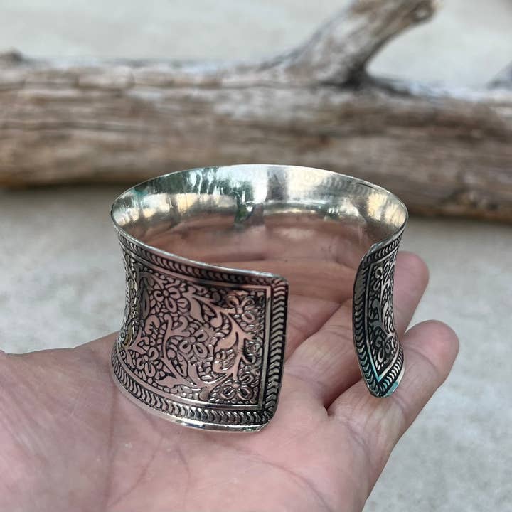 Lungta Imports - Vendita all'ingrosso Bracciale a polsino - Bracciale a polsino artigianale in ottone placcato argento con design vintage boho etnico2