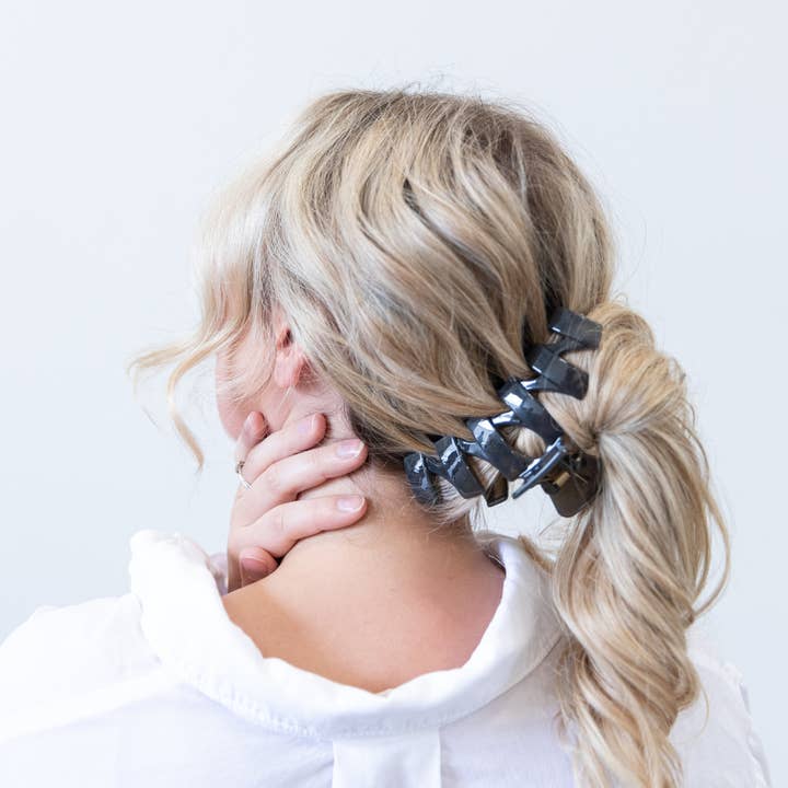 Headbands of Hope | One Purchased One Donated – wholesale Hårklämma - Dam – Stor sicksack-kloklämma för hår – Stor böjbar sicksack-kloklämma3