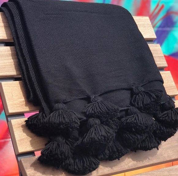 marrakeshop - Vente Plaids - Plaid marocain premium fait main avec pompons et franges2