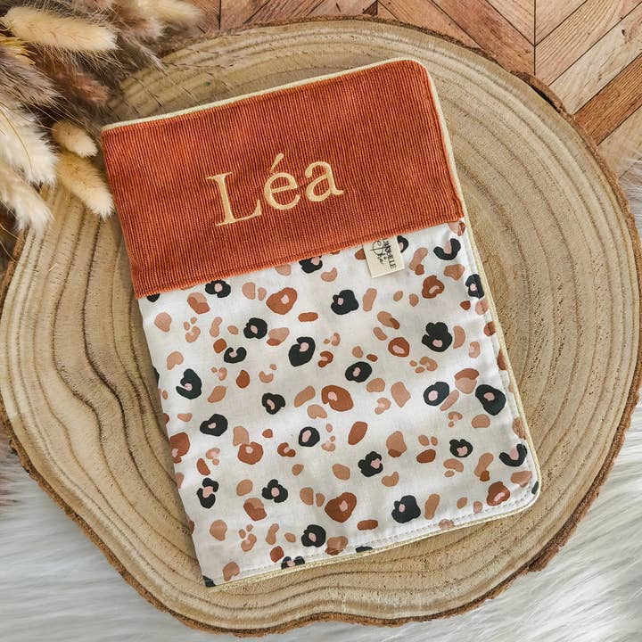 Embroidered Health Record Cover: The essential accessory for your baby for wholesale by L'aiguille de Sha