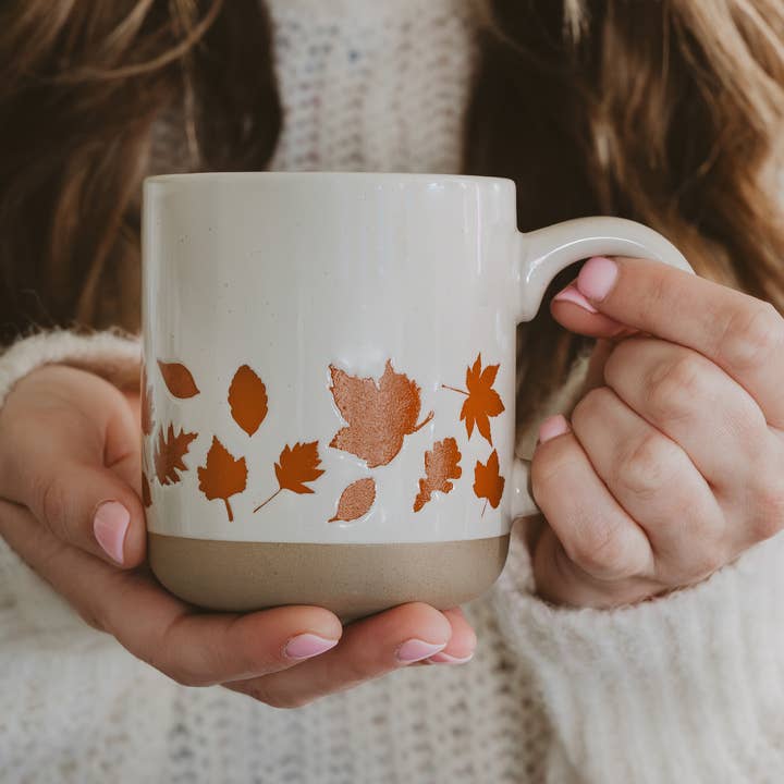 *NOUVEAU* Tasse à café en grès à feuilles orange - Décoration d'automne pour la vente par Sweet Water Decor