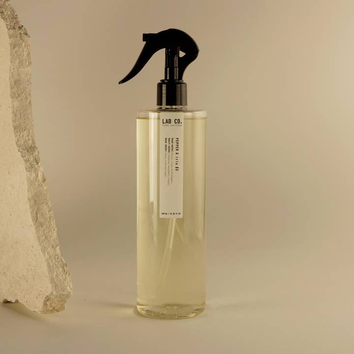 Room Spray LAB CO. #3 PEBER & IRIS 500 ml for engroshandel hos SEVENREEDS