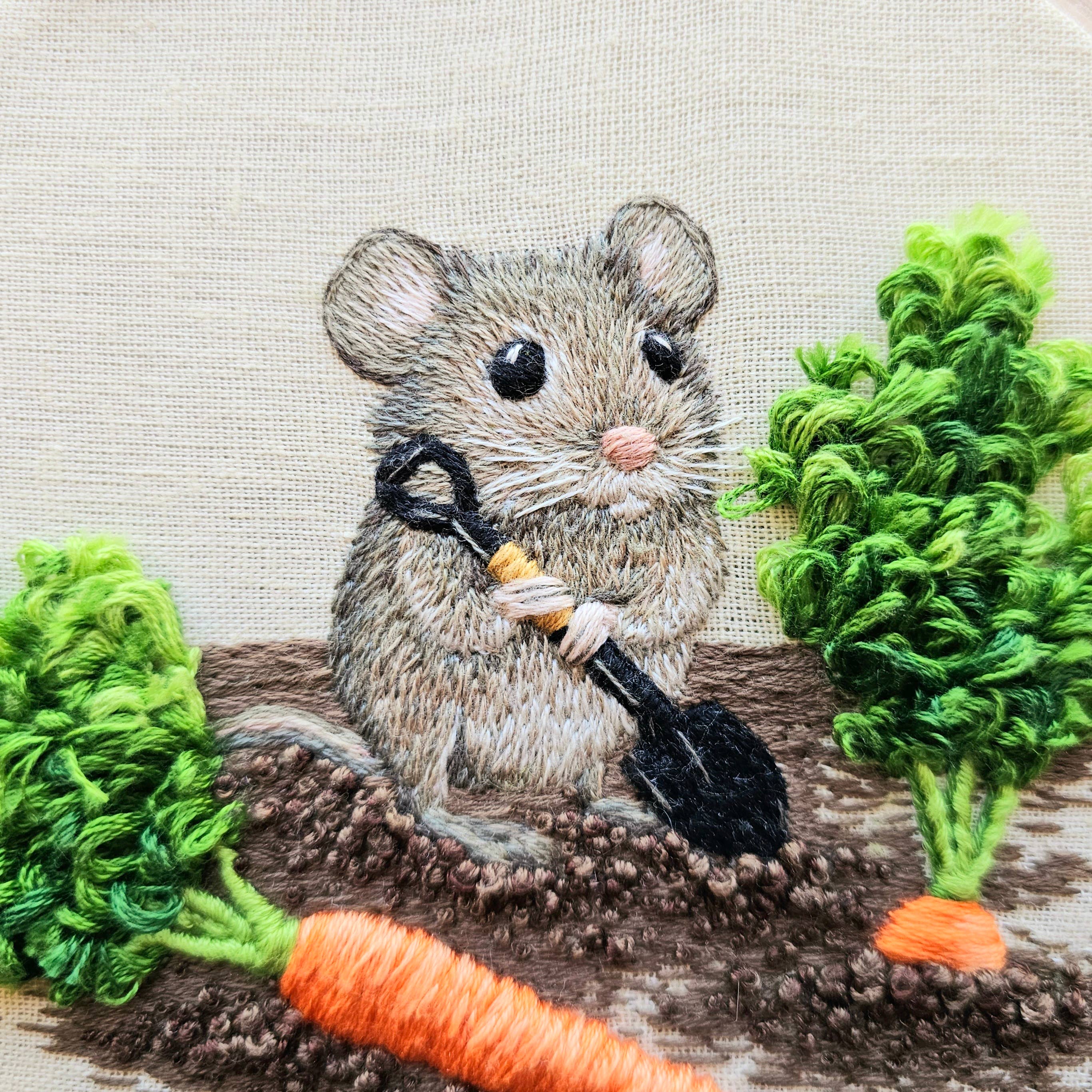 Jessica Long Embroidery - Vente Accessoire de broderie/point de croix - Kit de broderie Souris dans le jardin1