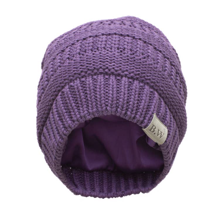 Wintermütze | Satin gefüttert | Abnehmbarer Pom Pom | Ultraviolette Mütze für den Großhandel von Beautifully Warm