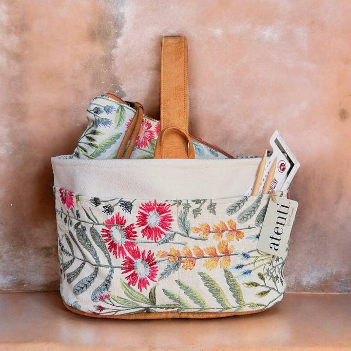 Atenti – wholesale Material för stickning/virkning – Wildflower Caddy – handgjord i USA, broderad blommig organiserare för garn och tillbehör, Atenti projektpåse5