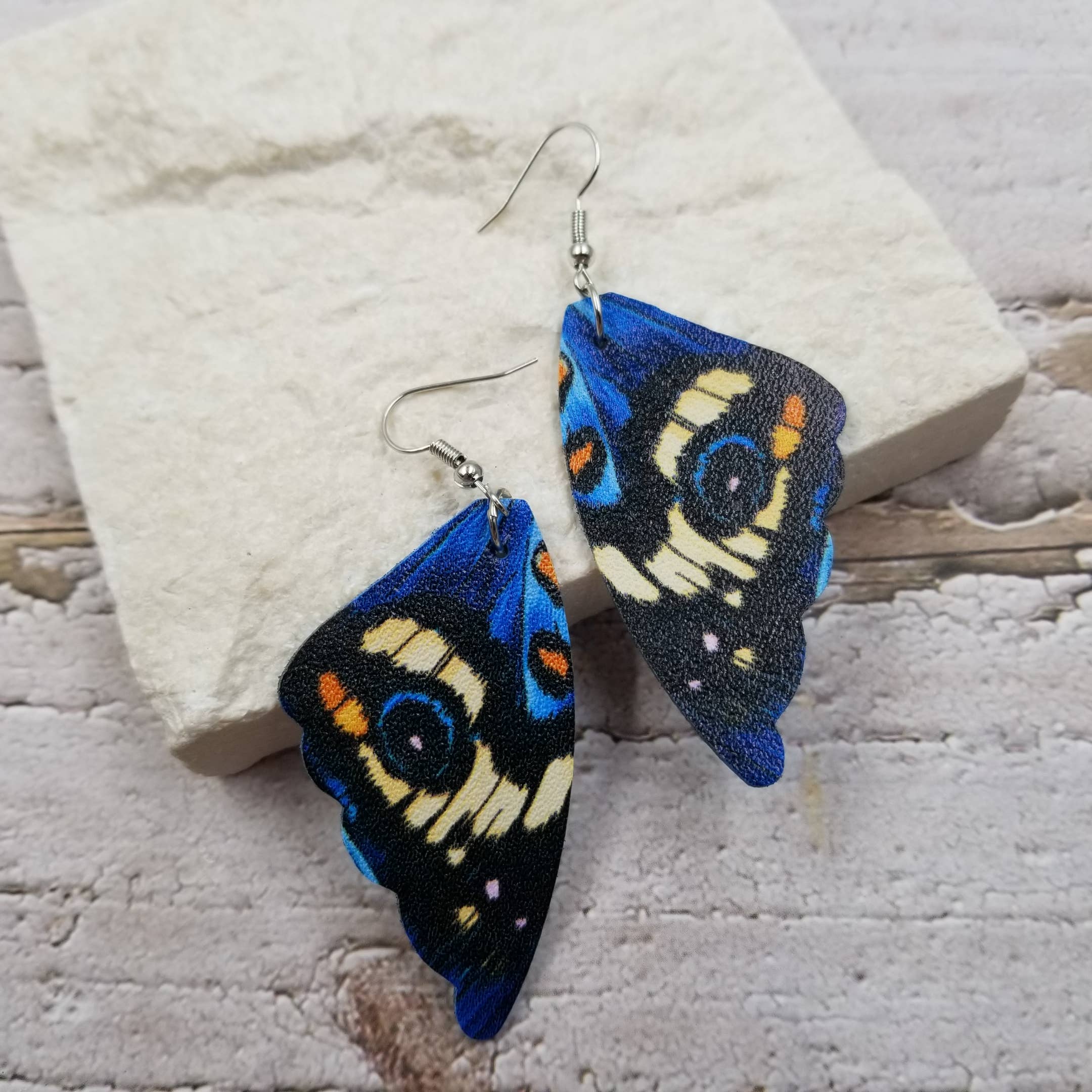 Treasure Wholesale - Vente Boucles d'oreilles pendantes - Boucles d'oreilles en cuir ailes de papillon bleu profond1