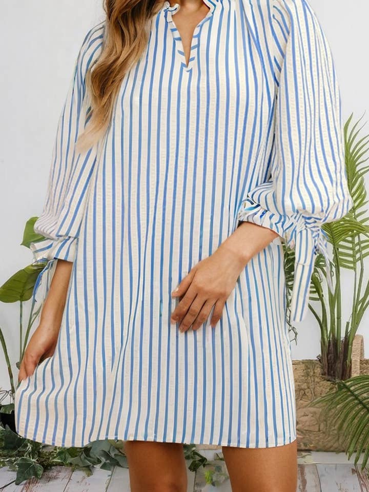 Robe droite mini à manches bracelet rayées et encolure fendue (S-XL) pour la vente par 66DISCO