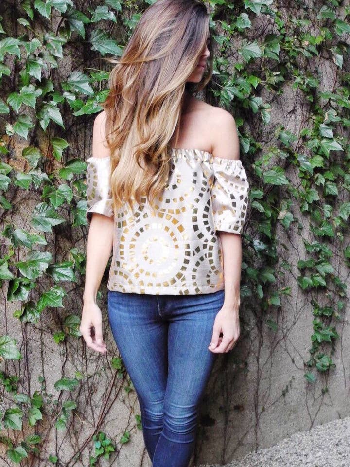 Haut Annalise à épaules dénudées pour la vente par KATIE FARNAN